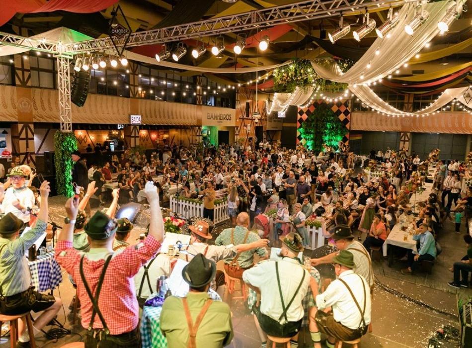 Quartos Proximos A Oktoberfest, Em Blumenau Bagian luar foto